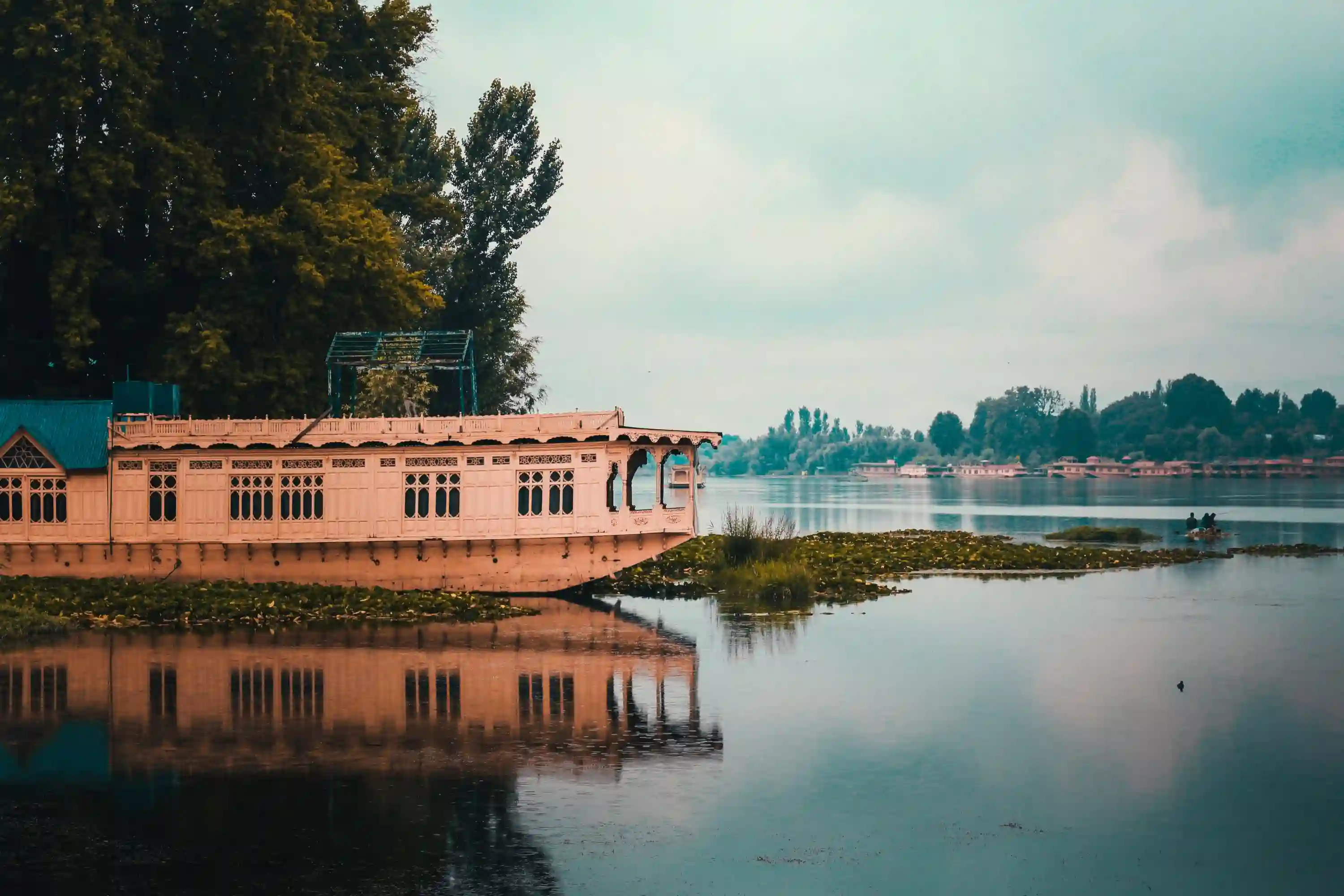 Experience the magical beauty of Kashmir Tour 5-Days
